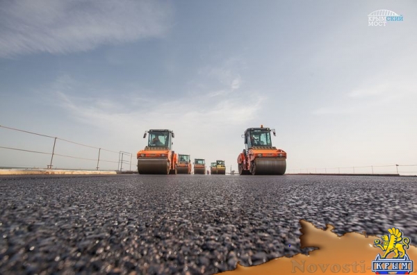 Строители выполнили пилотный участок верхнего слоя асфальта на Крымском мосту - «Культура Крыма»