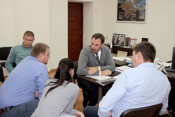 Госкомрегистр оказывает методическую помощь в оформлении земельных участков будущего жилого микрорайона «Крымская роза» - «Госкомрегистр»