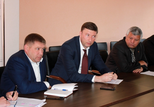Госкомрегистр продолжает оформлять земельные участки для участников «полян протеста» - Александр Спиридонов - «Госкомрегистр» Госкомрегистр продолжает оформлять земельные участки для участников «полян протеста» - Александр Спиридонов - «Госкомрегистр»