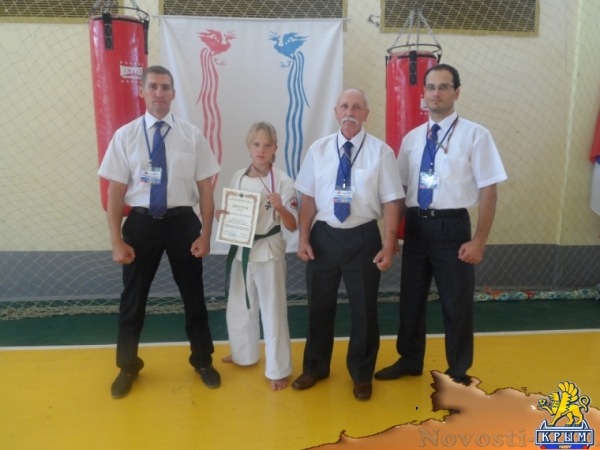 Керчанка завоевала серебро на Кубке по киокушинкай Каратэ-до - «Керчь»