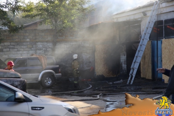 В бывшем таксопарке в Керчи произошел пожар - «Керчь»