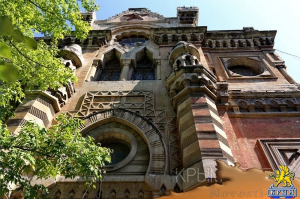 Ручная работа. Как в столице Крыма реставрируют караимскую кенассу - «Политика Крыма»