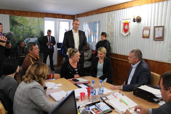 Руководство Госкомрегистра провело выездные встречи с жителями Бахчисарайского района - «Госкомрегистр» Руководство Госкомрегистра провело выездные встречи с жителями Бахчисарайского района - «Госкомрегистр»