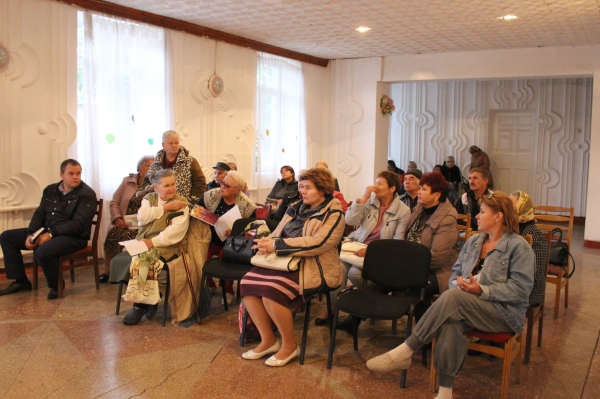 Специалисты Госкомрегистра продолжают консультировать жителей Симферопольского района по сложным вопросам оформления недвижимости - «Госкомрегистр»