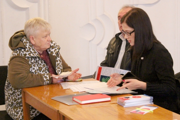 Специалисты Госкомрегистра продолжают консультировать жителей Симферопольского района по сложным вопросам оформления недвижимости - «Госкомрегистр»