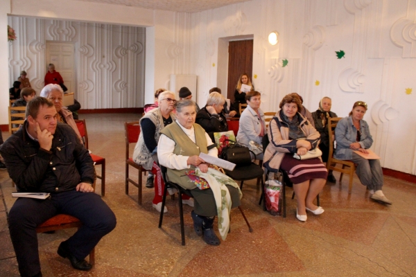 Специалисты Госкомрегистра продолжают консультировать жителей Симферопольского района по сложным вопросам оформления недвижимости - «Госкомрегистр»