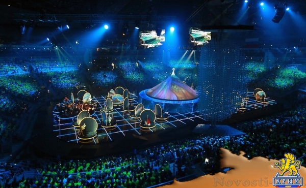 Более 70 студентов КФУ приняли участие в церемонии открытия Всемирного фестиваля молодежи и студентов - «Общество Крыма»