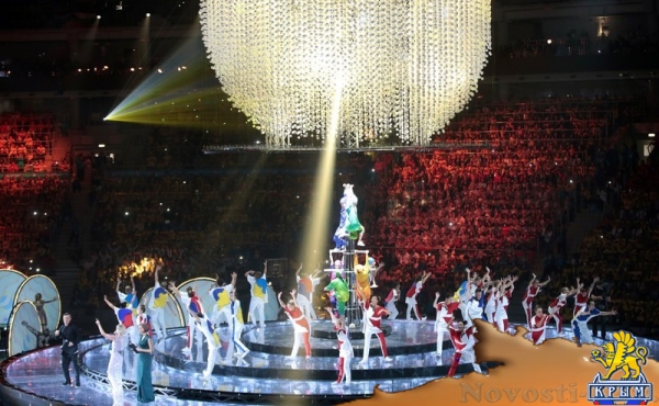 Более 70 студентов КФУ приняли участие в церемонии открытия Всемирного фестиваля молодежи и студентов - «Общество Крыма»