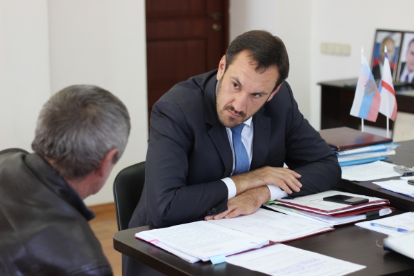 Председатель Госкомрегистра провел очередной личный прием граждан - «Госкомрегистр»