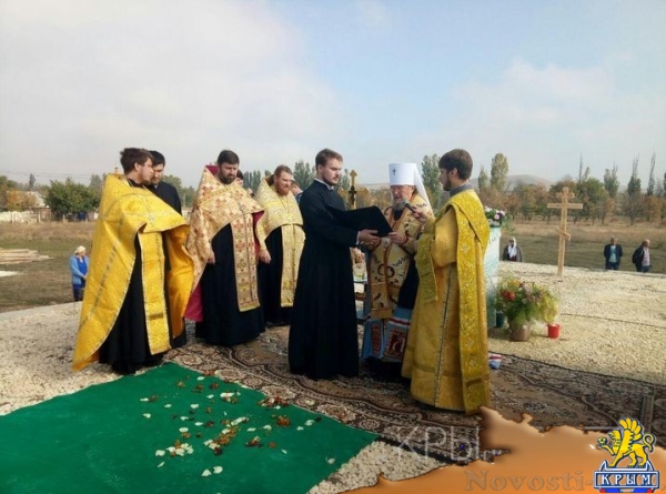 Памятную капсулу заложили на месте строительства храма в Белогорском районе - «Общество Крыма»