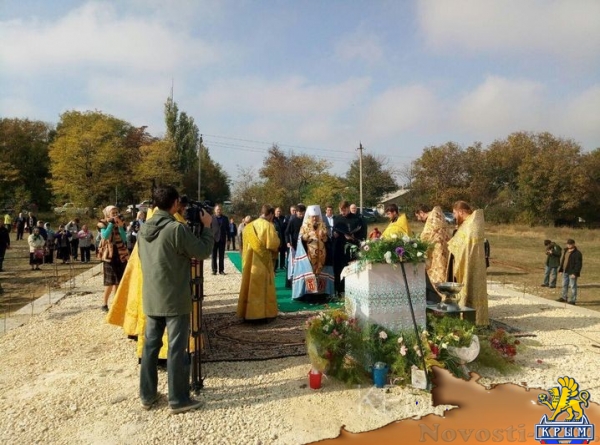 Памятную капсулу заложили на месте строительства храма в Белогорском районе - «Общество Крыма»