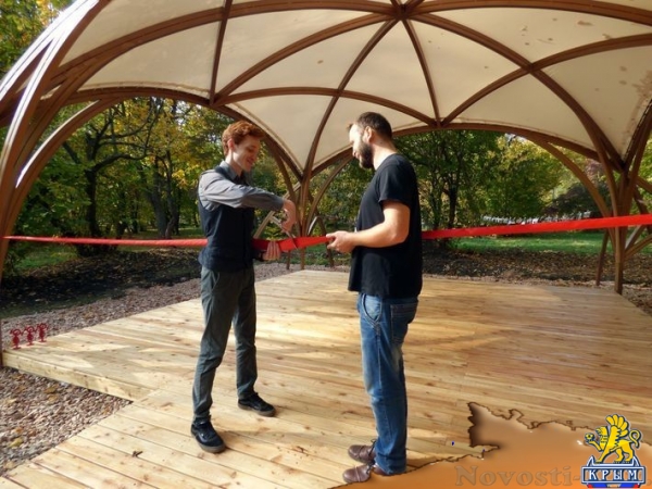 Беседк «Артпространство» появилась в Гагаринском парке Симферополя - «Возвращение в Россию» Беседк «Артпространство» появилась в Гагаринском парке Симферополя - «Возвращение в Россию»