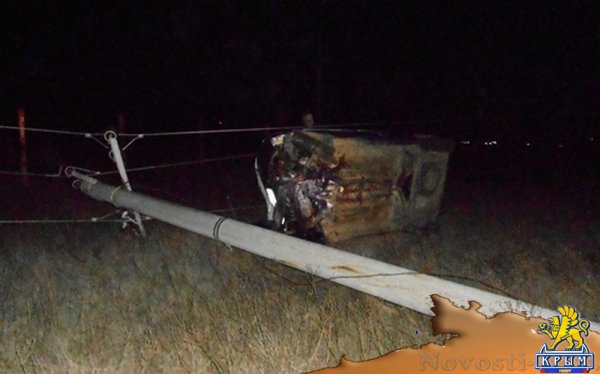 В Крыму фургон сбил опору ЛЭП и повис на проводах - «Происшествия»