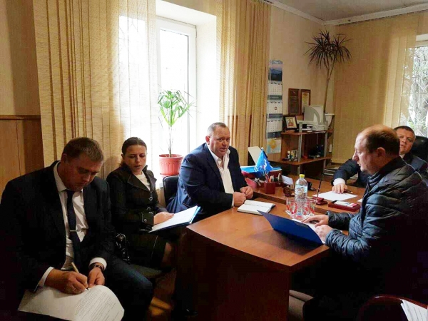 Специалисты Госкомрегистра продолжают консультировать жителей разных районов полуострова - «Госкомрегистр»