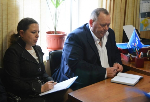 Специалисты Госкомрегистра продолжают консультировать жителей разных районов полуострова - «Госкомрегистр»