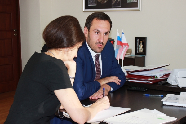 Госкомрегистр оказывает содействие республиканскому управлению ФНС в оформлении административного здания - «Госкомрегистр»