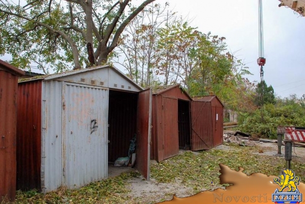 В Евпатории для ремонта теплотрассы начали сносить металлические гаражи - «Новости Крыма»