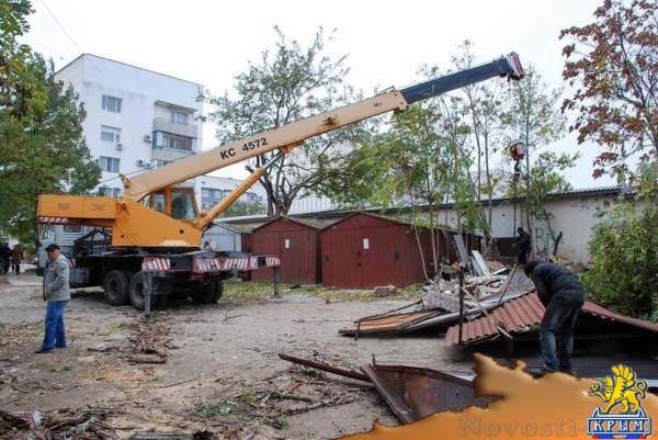 В Евпатории для ремонта теплотрассы начали сносить металлические гаражи - «Новости Крыма»