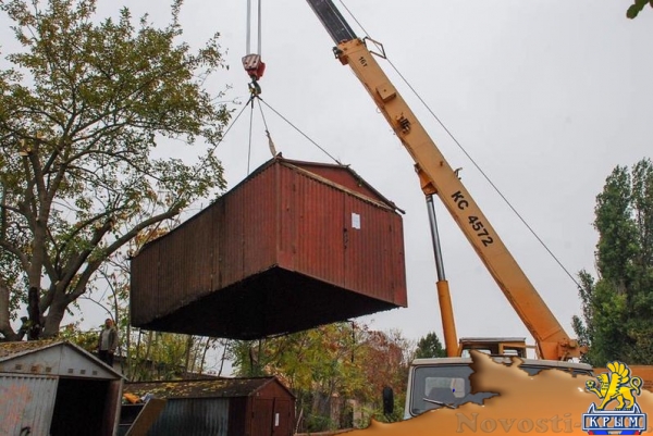 В Евпатории для ремонта теплотрассы начали сносить металлические гаражи - «Новости Крыма»