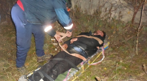 Сотрудники «КРЫМ-СПАС» оказали помощь мужчине, сорвавшемуся со скалы в районе г. Бахчисарай - «МЧС»