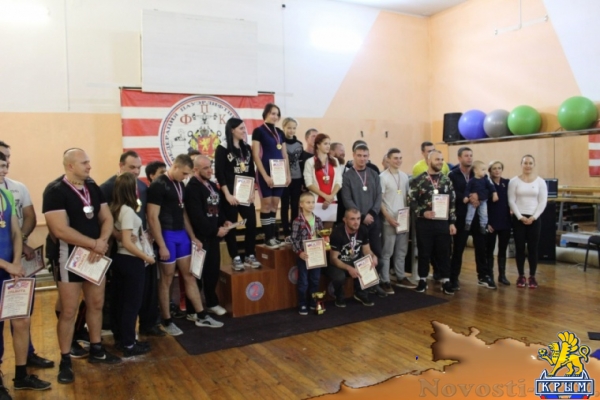 В Керчи спортсмены поднимали тяжести - «Керчь»