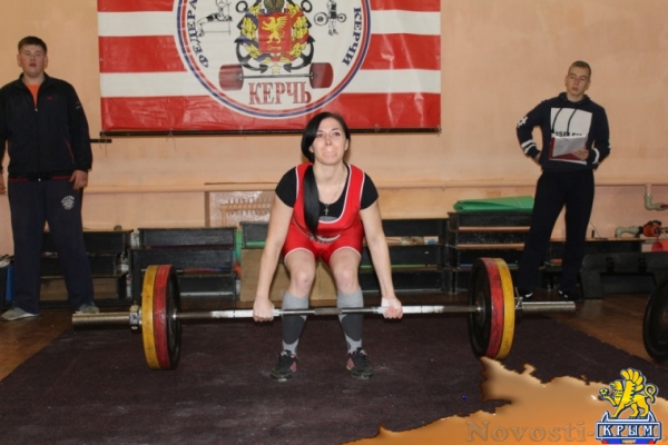 В Керчи спортсмены поднимали тяжести - «Керчь»