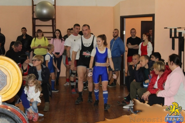 В Керчи спортсмены поднимали тяжести - «Керчь»