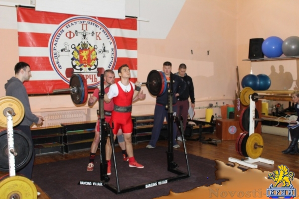 В Керчи спортсмены поднимали тяжести - «Керчь»