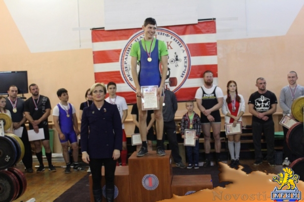 В Керчи спортсмены поднимали тяжести - «Керчь»