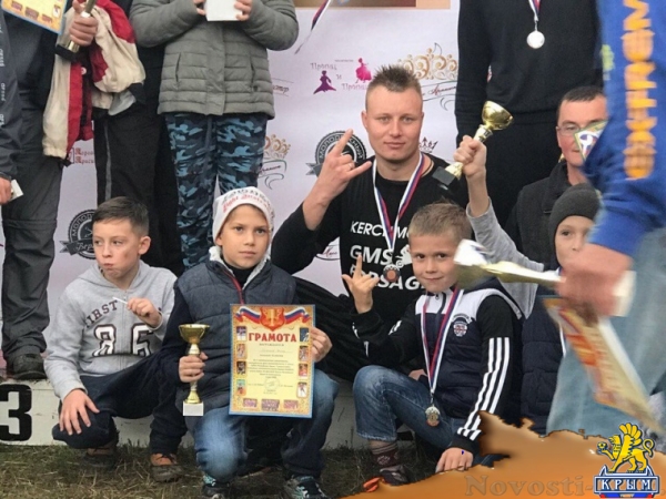 Керченские гонщики вновь блистали на крымской дороге - «Керчь» Керченские гонщики вновь блистали на крымской дороге - «Керчь»