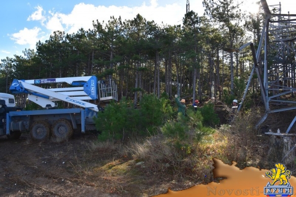 Крымэнерго опубликовало фото поврежденной под Алуштой опоры ЛЭП - «Новости Крыма»