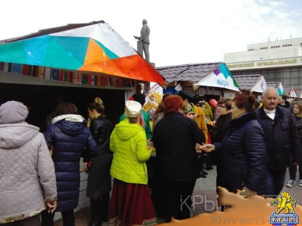 Тысячи крымчан празднуют День народного единства на главной площади Симферополя - «Общество Крыма»