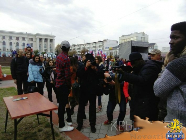 Тысячи крымчан празднуют День народного единства на главной площади Симферополя - «Общество Крыма»