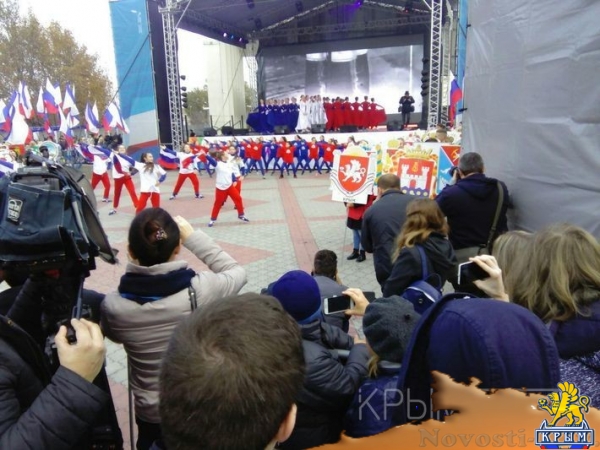 Тысячи крымчан празднуют День народного единства на главной площади Симферополя - «Общество Крыма»