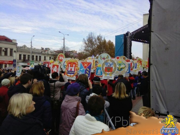 Тысячи крымчан празднуют День народного единства на главной площади Симферополя - «Общество Крыма»