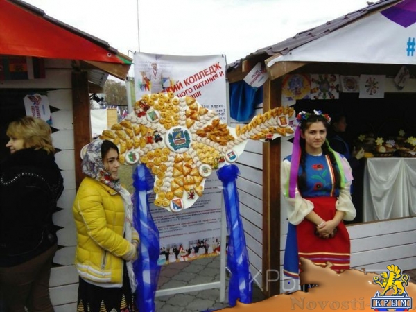 Тысячи крымчан празднуют День народного единства на главной площади Симферополя - «Общество Крыма»