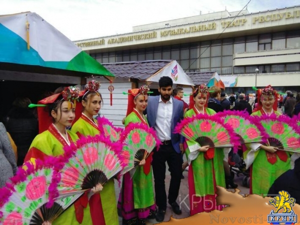 Тысячи крымчан празднуют День народного единства на главной площади Симферополя - «Общество Крыма»