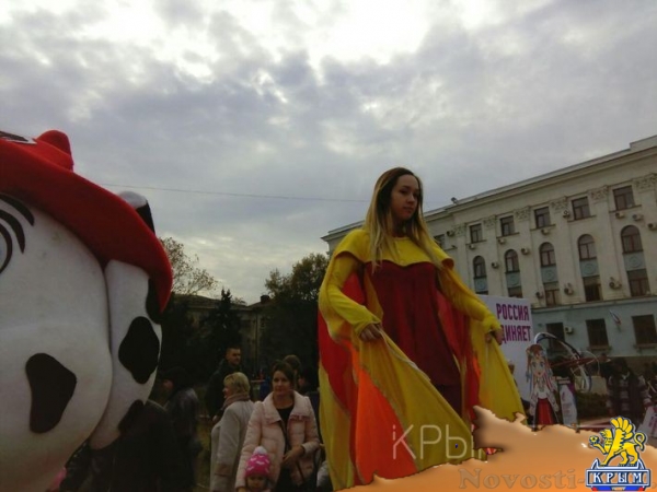 Тысячи крымчан празднуют День народного единства на главной площади Симферополя - «Общество Крыма»