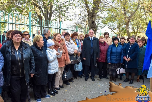 Евпаторийские студенты вскрыли заложенную полвека назад капсулу с посланием советских школьников - «Общество Крыма» Евпаторийские студенты вскрыли заложенную полвека назад капсулу с посланием советских школьников - «Общество Крыма»