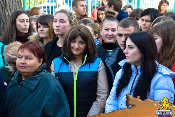 Евпаторийские студенты вскрыли заложенную полвека назад капсулу с посланием советских школьников - «Общество Крыма» Евпаторийские студенты вскрыли заложенную полвека назад капсулу с посланием советских школьников - «Общество Крыма»