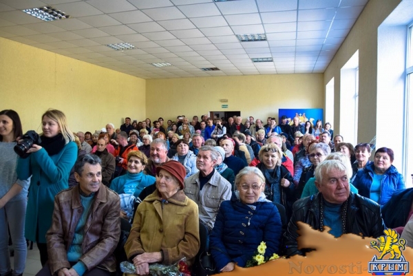 Евпаторийские студенты вскрыли заложенную полвека назад капсулу с посланием советских школьников - «Общество Крыма» Евпаторийские студенты вскрыли заложенную полвека назад капсулу с посланием советских школьников - «Общество Крыма»
