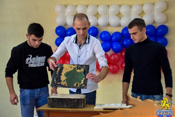 Евпаторийские студенты вскрыли заложенную полвека назад капсулу с посланием советских школьников - «Общество Крыма» Евпаторийские студенты вскрыли заложенную полвека назад капсулу с посланием советских школьников - «Общество Крыма»