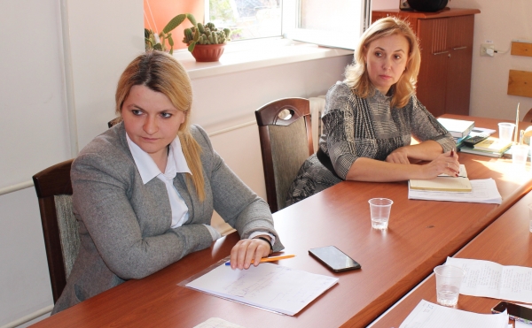 Руководство Госкомрегистра во время выездного приёма граждан проконсультировало жителей Кировского района - «Госкомрегистр»