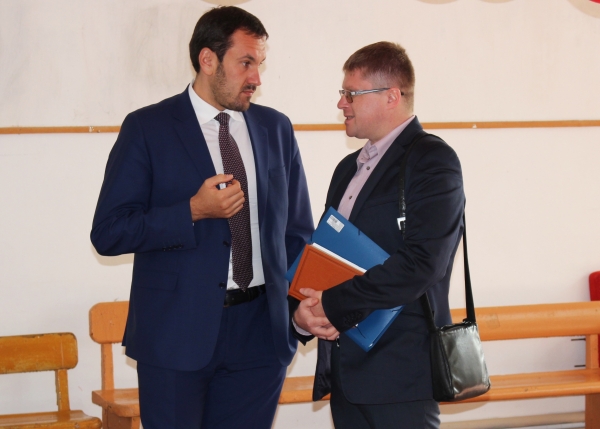 Руководство Госкомрегистра во время выездного приёма граждан проконсультировало жителей Кировского района - «Госкомрегистр»