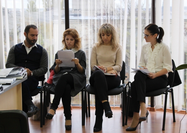 В Госкомрегистре состоялось первое заседание рабочей группы по контролю за снижением количества решений о приостановлениях регистрации прав - «Госкомрегистр»