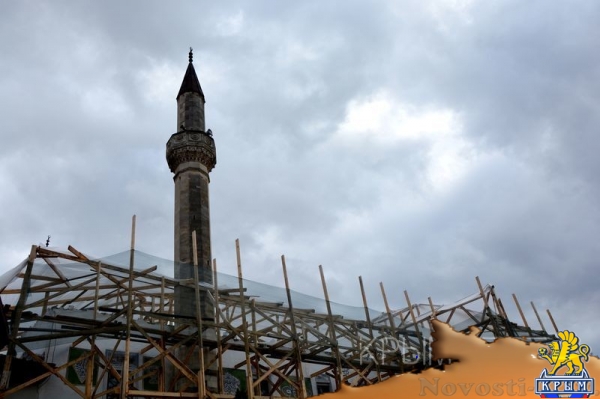 Новые 500 лет Ханского дворца в Бахчисарае - «70 лет Победы» Новые 500 лет Ханского дворца в Бахчисарае - «70 лет Победы»