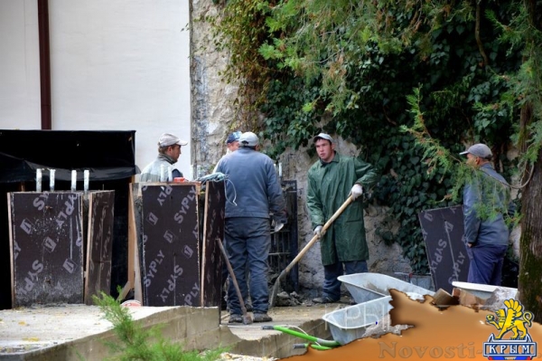 Новые 500 лет Ханского дворца в Бахчисарае - «70 лет Победы» Новые 500 лет Ханского дворца в Бахчисарае - «70 лет Победы»