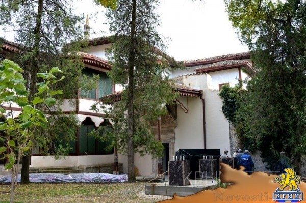 Новые 500 лет Ханского дворца в Бахчисарае - «70 лет Победы» Новые 500 лет Ханского дворца в Бахчисарае - «70 лет Победы»