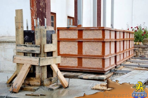 Новые 500 лет Ханского дворца в Бахчисарае - «70 лет Победы» Новые 500 лет Ханского дворца в Бахчисарае - «70 лет Победы»