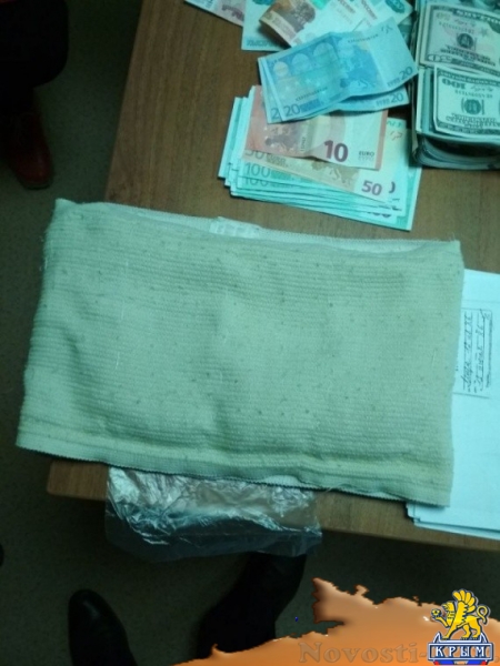 На границе Крыма задержали женщину с 30 тысячами долларов - «Новости Крыма»